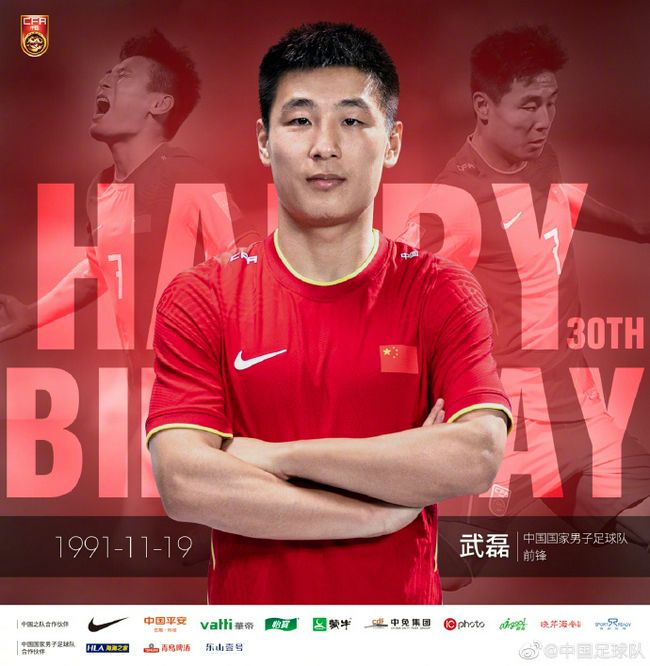 一个是背负着天下苍生仙侠正道的上仙，一个是邪祟缠身生来便是妖神真身的孤女，仙妖殊途的两人在命运的安排下成为师徒，在朝夕相处中互生情愫，然而却不知他们早已卷入一个巨大的阴谋中，历经生死悲欢的两人将何去何从？电影又会如何呈现这段跨越生死的爱情传奇？作为现象级爆款IP，《花千骨》当年改编成电视剧后一经播出便吸粉无数，热度一骑绝尘，成为很多观众心中的意难平，到今日仍是难以超越的BE美学天花板